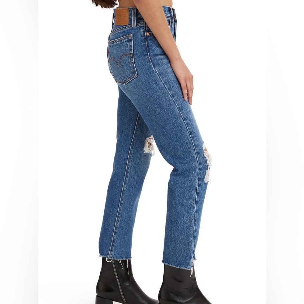 Levi’s Premium Wedgie Straight Leg Jean Distressed size 27